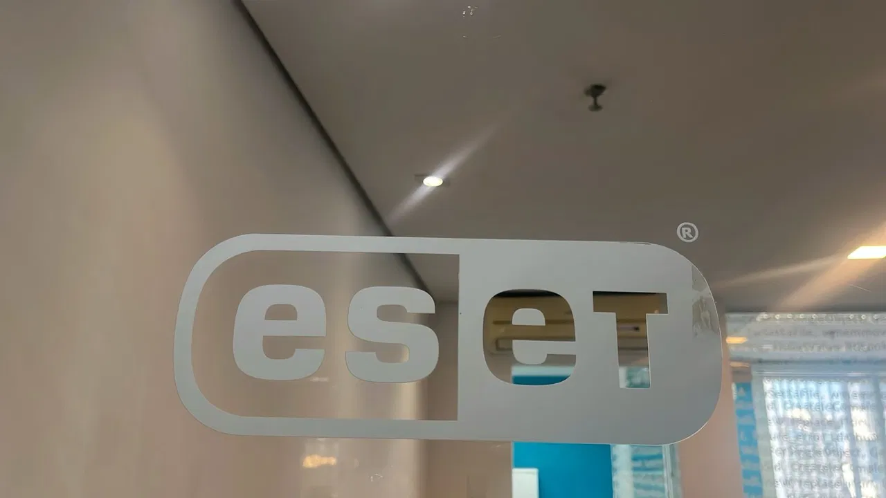 Adesivo da ritagliare per vetro Eset bianco