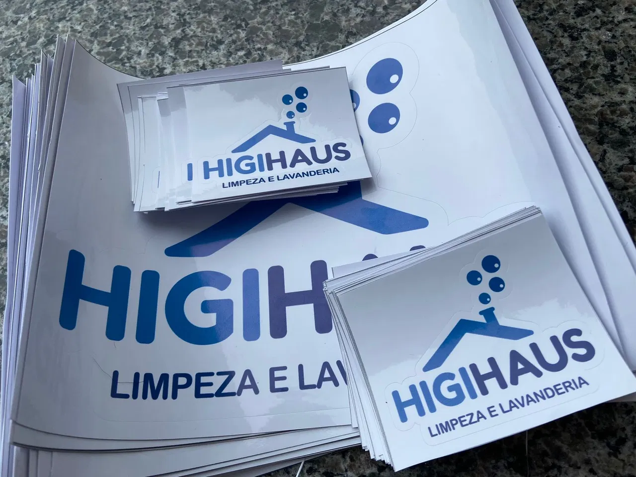 Adesivo ritagliato, identificazione grafica Higihaus, lavanderia, logo, stampa blu
