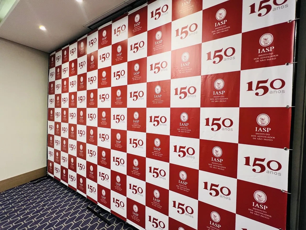 Backdrop Conferência Advogados Vermelho Portátil Iasp Painel Fotos Evento Advocacia