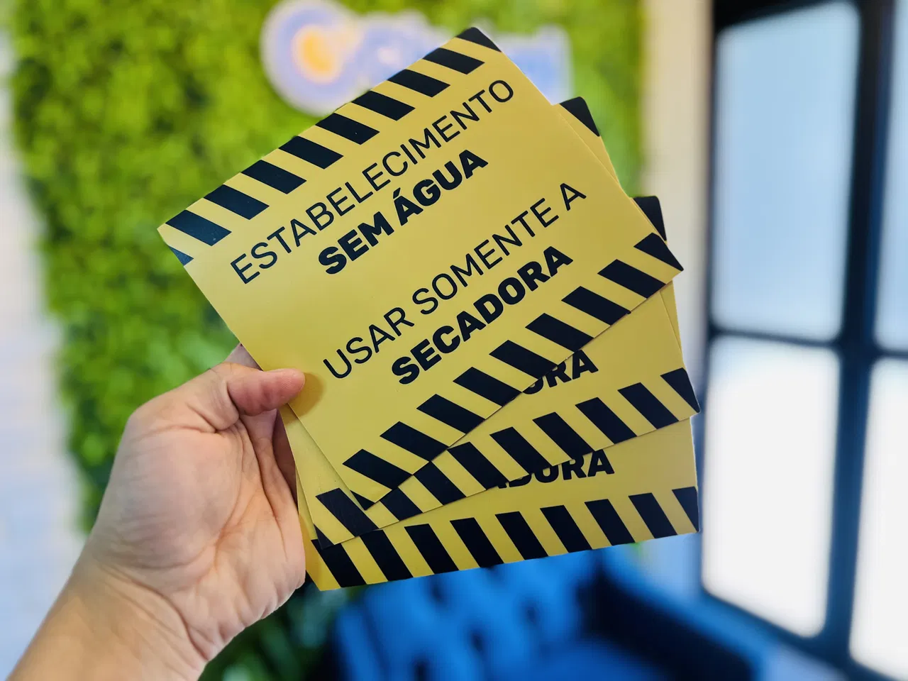 Ímã Laminado Provisório Veicular Lavanderias Temporário Imantado Sem Adesivo Agua Amarelo Aviso