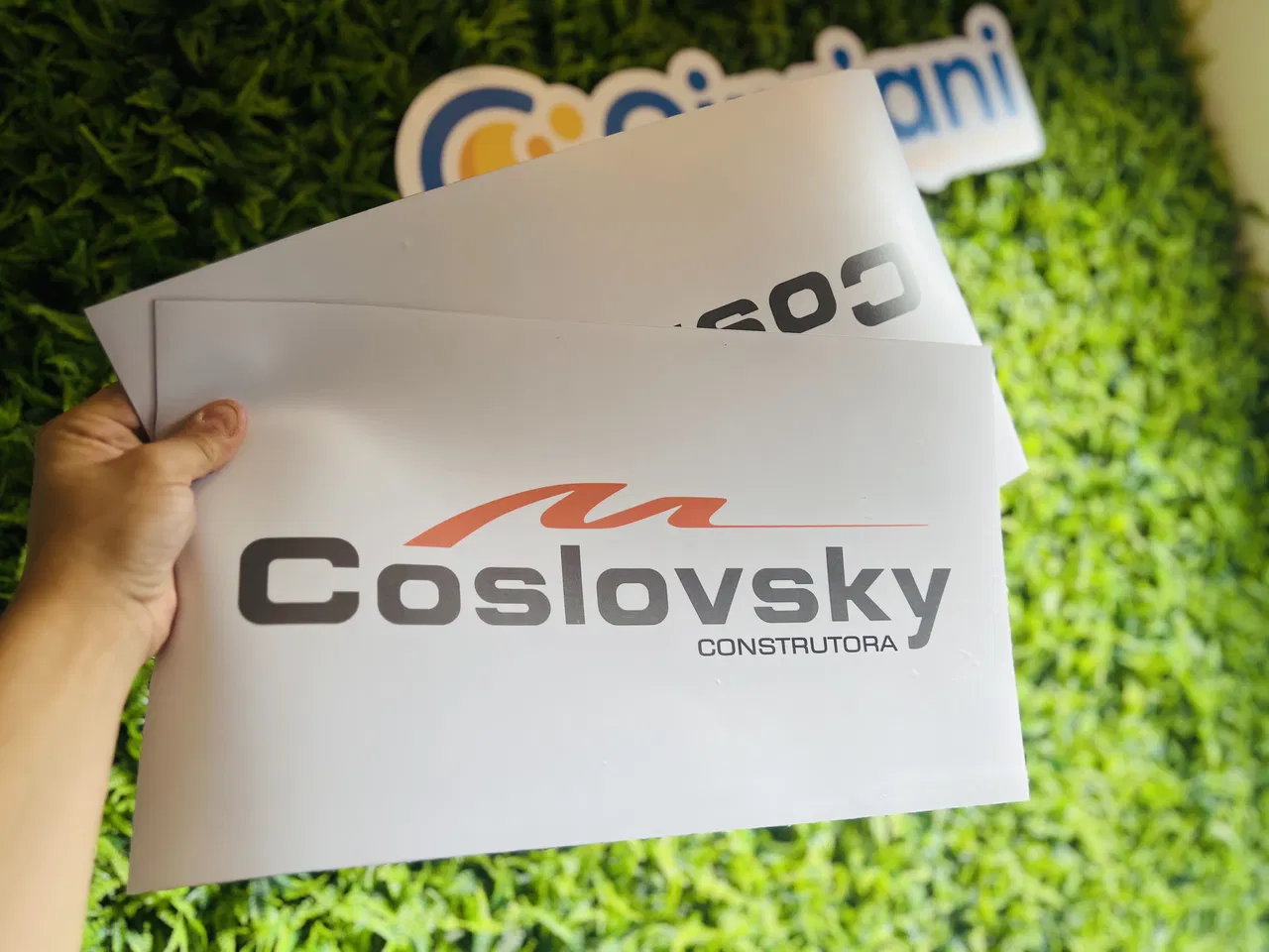 Ímã Adesivo Provisório Veicular Engenharia Construtora Coslovsky Cinza Temporário Imantado Laranja