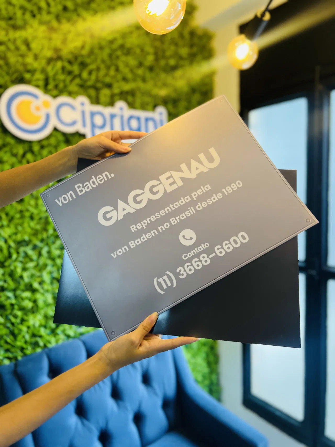 Ímã Adesivo Baden Imantado Cinza Von Veicular Laminado Temporário Gaggenau Provisório Prata Fosco Identificação