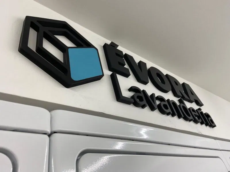Lettere in PVC blu da 20 mm, Lavanderia Evora (San Paolo), Stampa e segnaletica