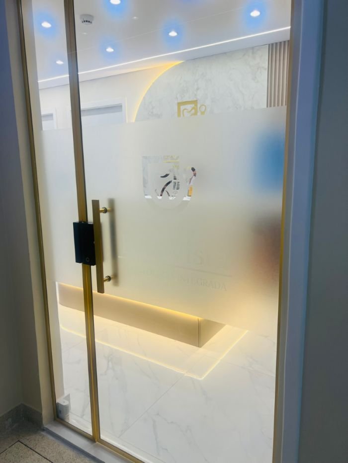 Serve para porta de madeira? | Cipriani Comunicação Visual