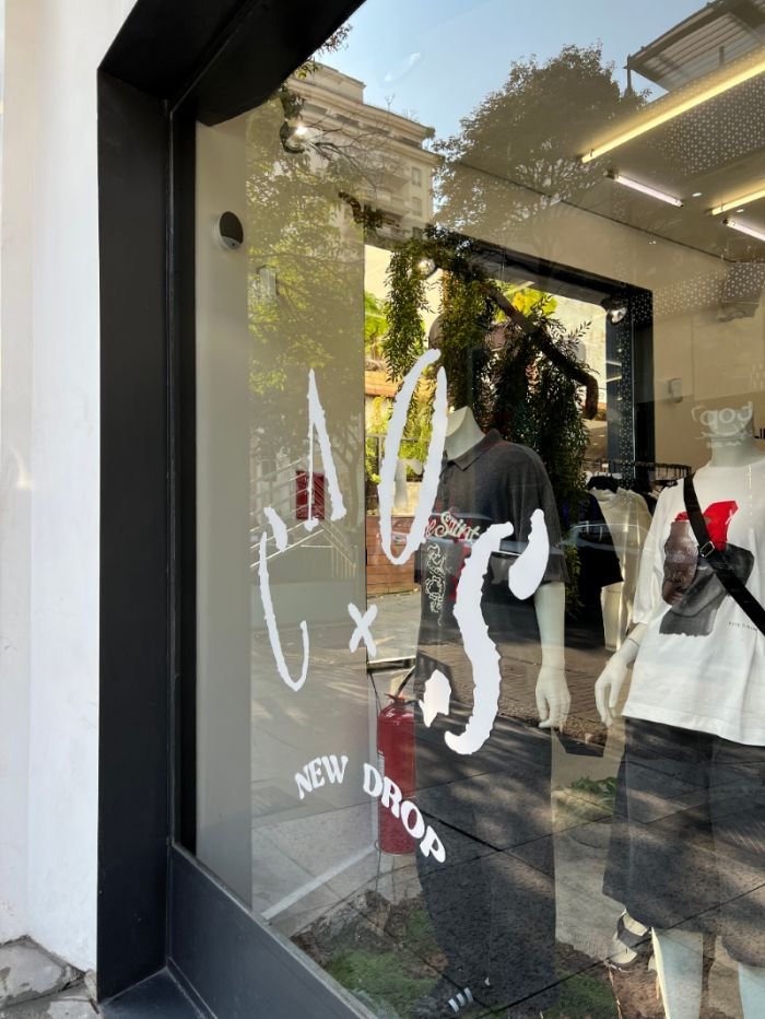 Adesivo para Vitrine em São Paulo Slide 1 | Cipriani Comunicação Visual