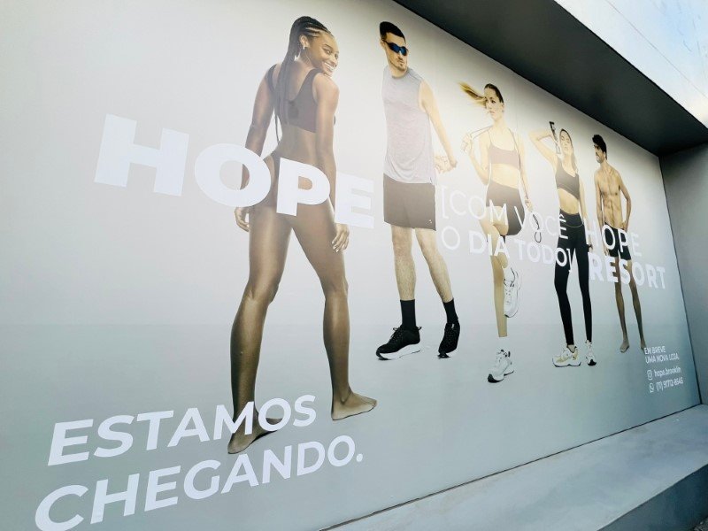 Envelopamento de Tapume em São Paulo Slide 1 | Cipriani Comunicação Visual