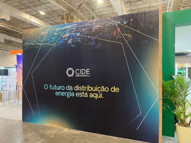 Envelopamento de Tapume em São Paulo Slide 3 | Cipriani Comunicação Visual