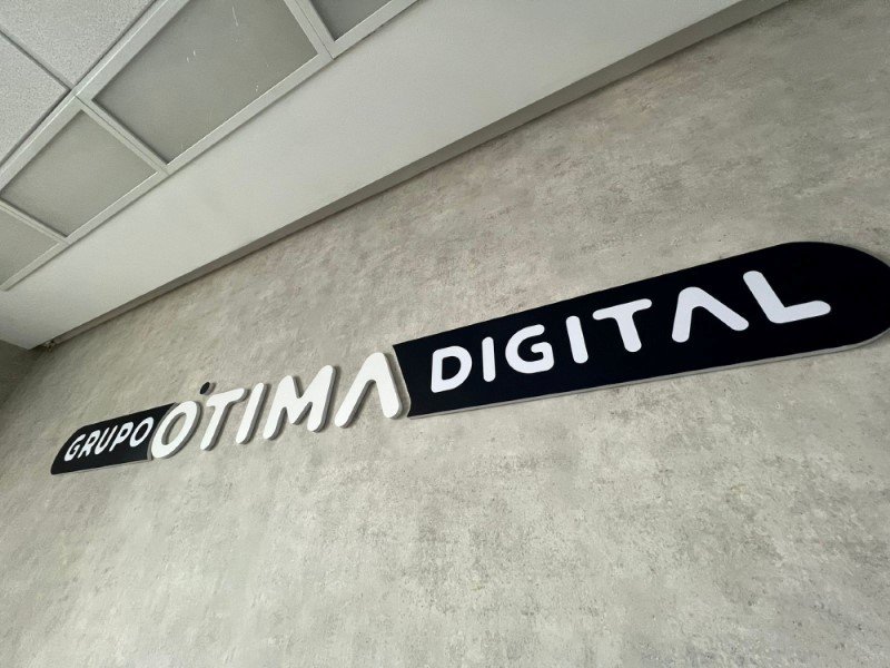 Logo Autocolante em São Paulo Slide 1 | Cipriani Comunicação Visual