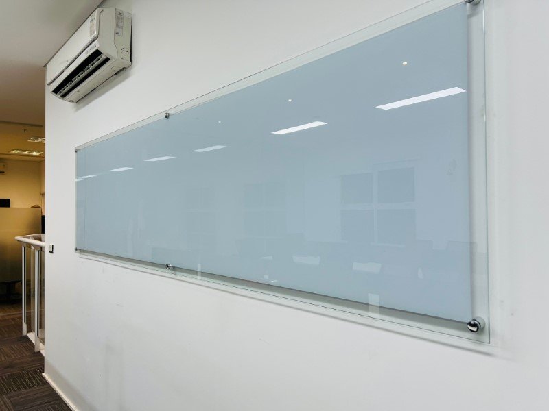 É de fórmica ou pintura UV? | Cipriani Comunicação Visual