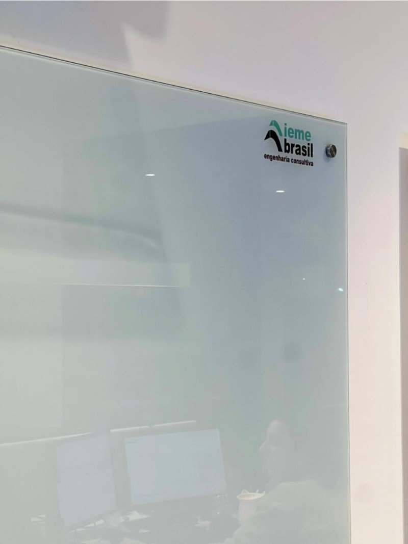 Sim, vidro temperado é magnético (opcional). | São Paulo | Cipriani Comunicação Visual