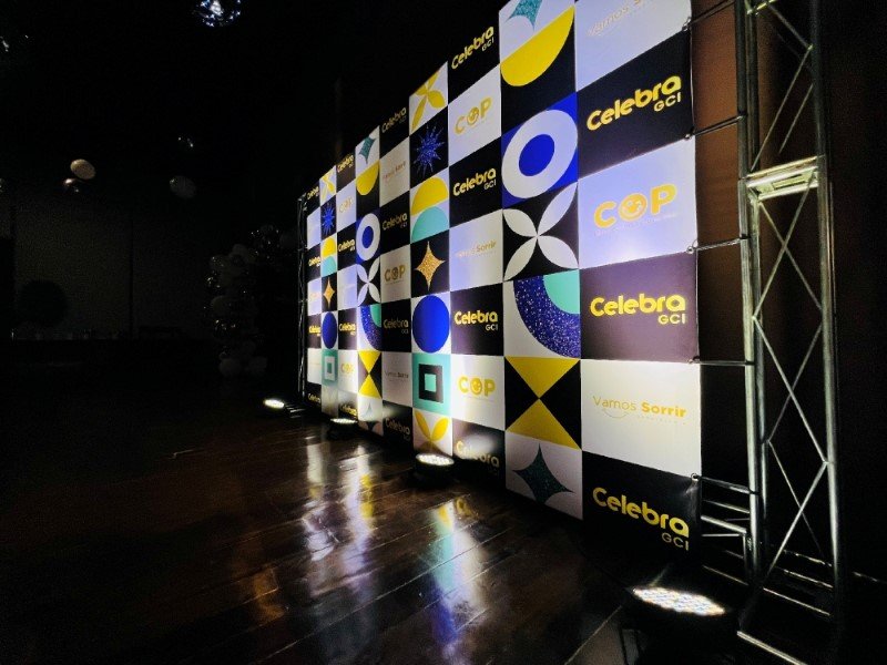 Mural de Fotos Backrop em São Paulo Exemplo 3 | Cipriani Comunicação Visual