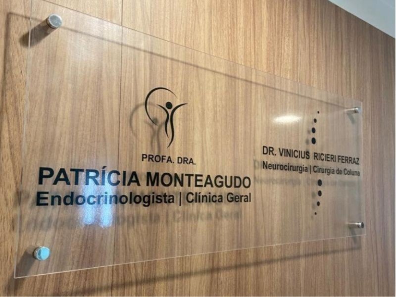 Painel de Acrílico sob Medida em São Paulo Slide 2 | Cipriani Comunicação Visual