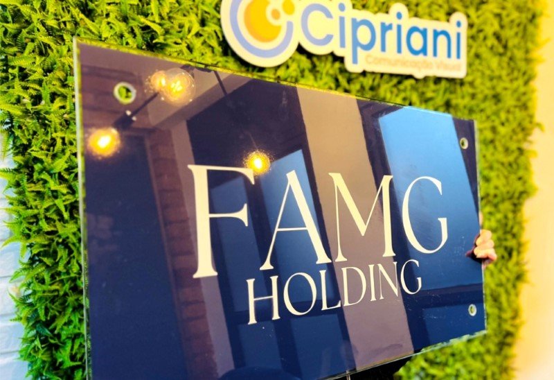 Painel de Vidro sob Medida em São Paulo Slide 1 | Cipriani Comunicação Visual