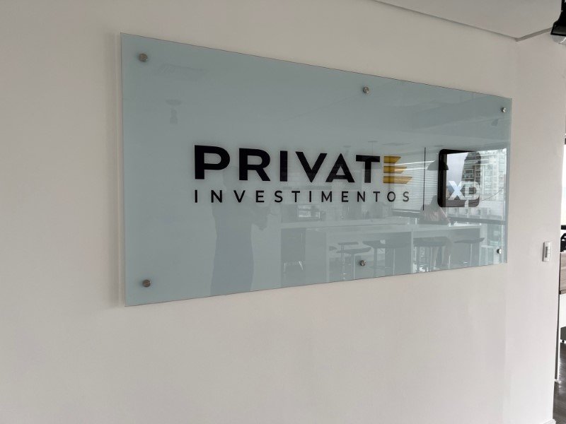 Placa de Vidro para Escritório em São Paulo Exemplo 2 | Cipriani Comunicação Visual