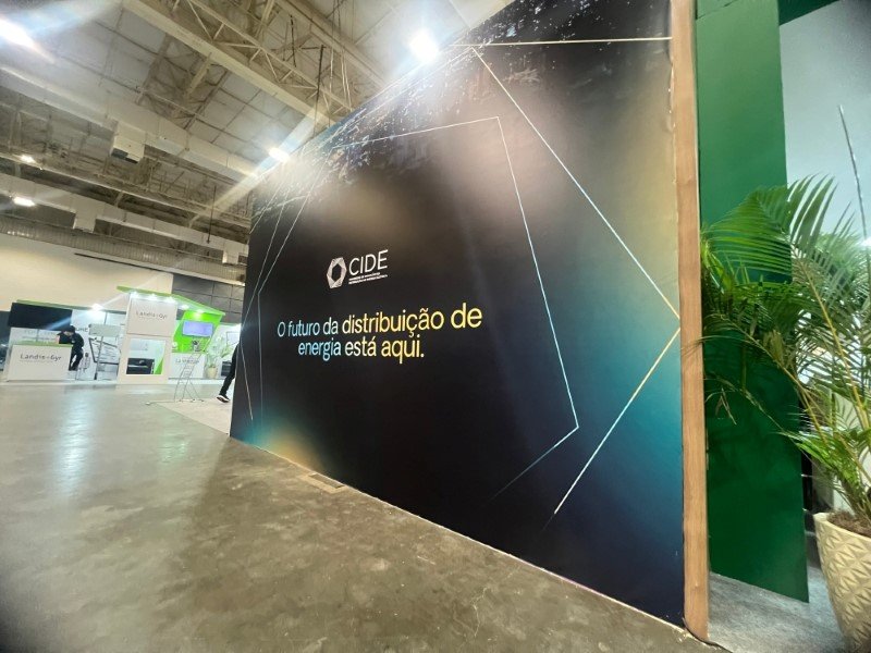 Sim, chuva e sol (material externo). | São Paulo | Cipriani Comunicação Visual