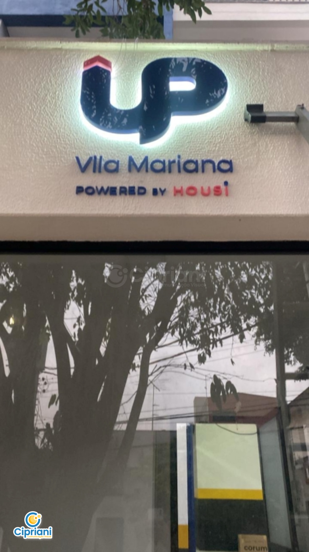 Acrílico com Luz Reversa Azul e Vermelho, Saiba Mais 2 Imagem Acrílico com Luz Reversa Azul e Vermelho, Saiba Mais 2 Imagem