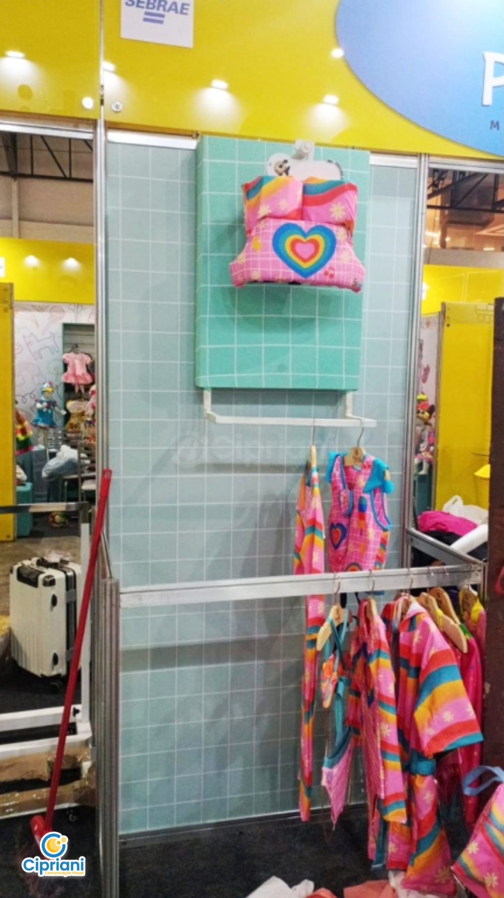 Adesivação de Stand para Feira de Roupas Infantis, Conheça 2 Imagem Adesivação de Stand para Feira de Roupas Infantis, Conheça 2 Imagem