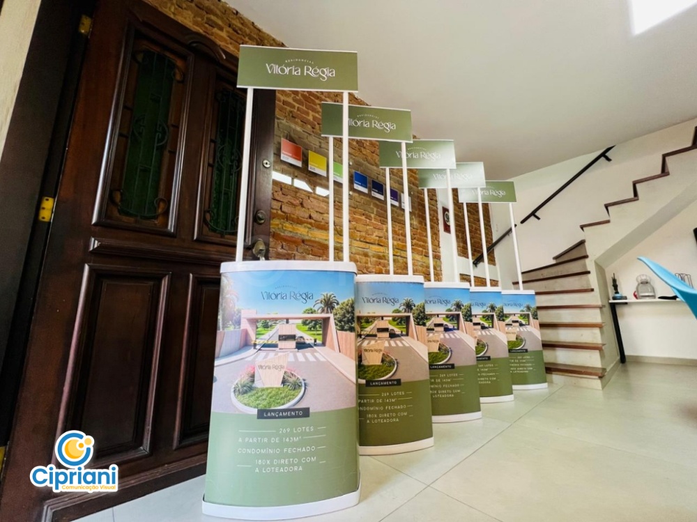 Adesivação de Stand PDV Desmontável, Preço e Prazo 2 Imagem Adesivação de Stand PDV Desmontável, Preço e Prazo 2 Imagem