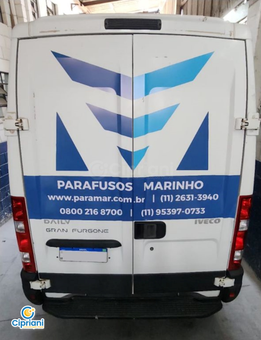 Adesivo Azul sem Fundo para Van Branca de Transporte 1 Imagem Adesivo Azul sem Fundo para Van Branca de Transporte 1 Imagem
