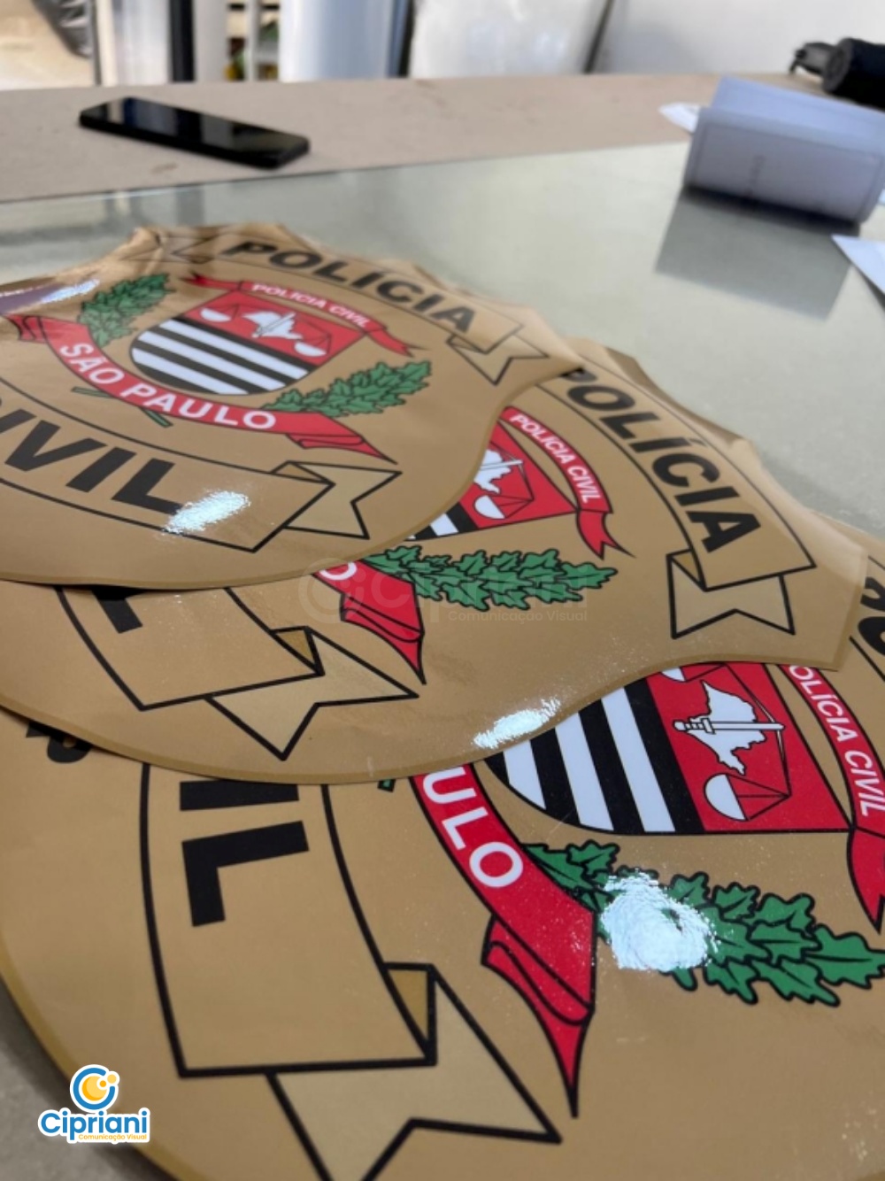 Adesivo Brasão para Carro Dourado e Vermelho Laminado 4 Imagem Adesivo Brasão para Carro Dourado e Vermelho Laminado 4 Imagem