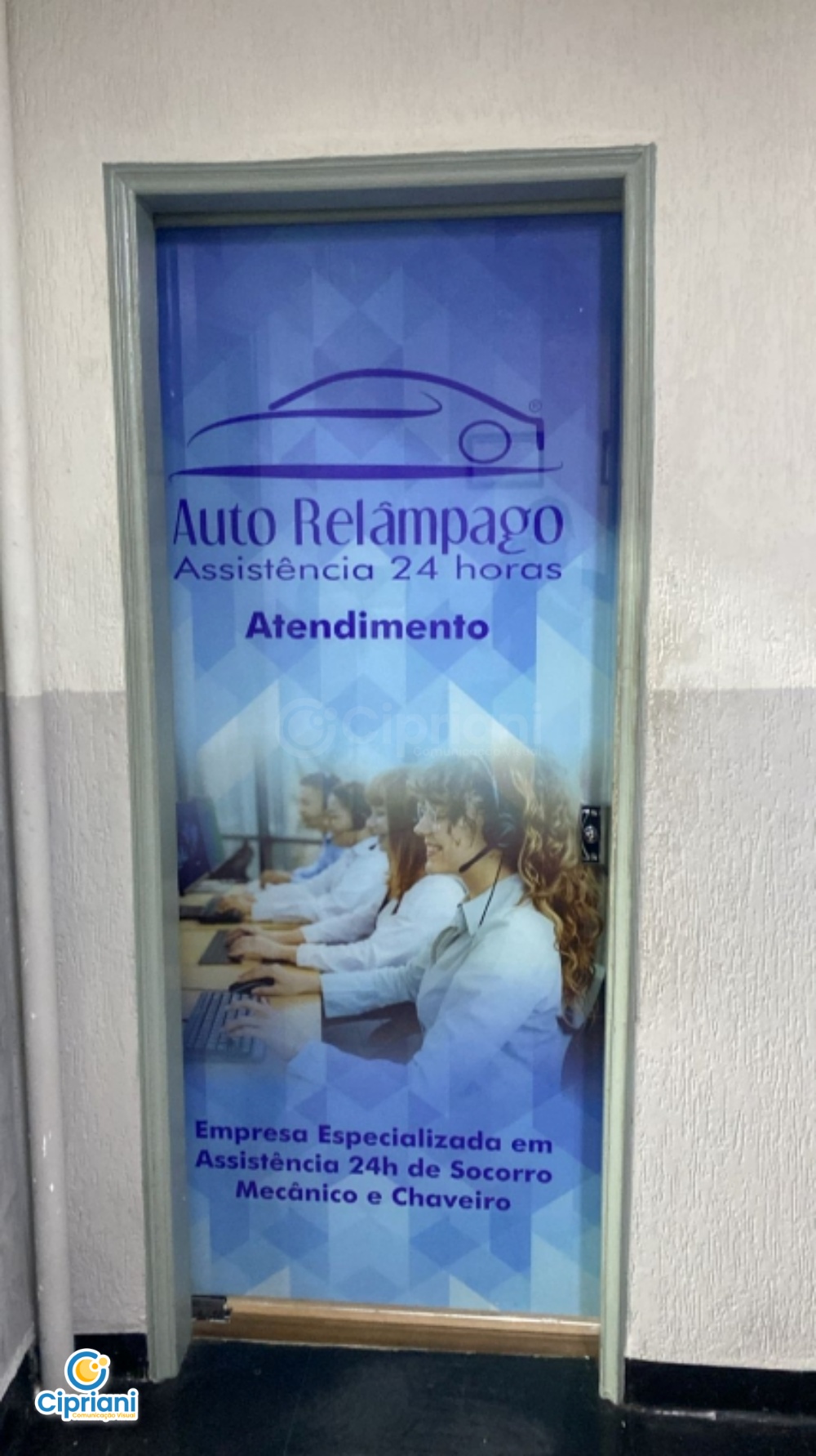 Adesivo para Porta de Escritório Azul e Cinza, Cote Online 1 Imagem Adesivo para Porta de Escritório Azul e Cinza, Cote Online 1 Imagem