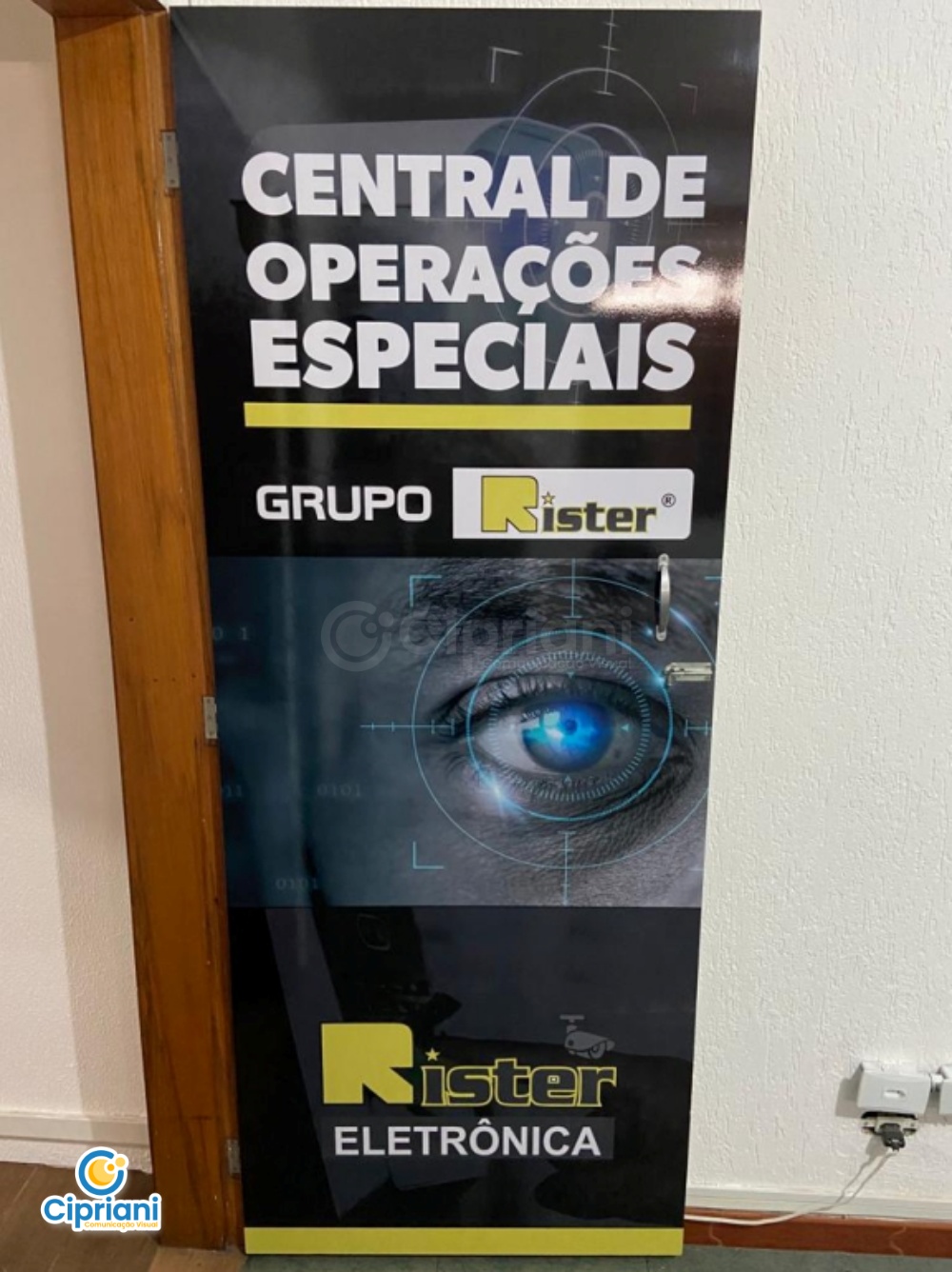Adesivo para Porta de Sala Comercial Preto e Amarelo 1 Imagem Adesivo para Porta de Sala Comercial Preto e Amarelo 1 Imagem