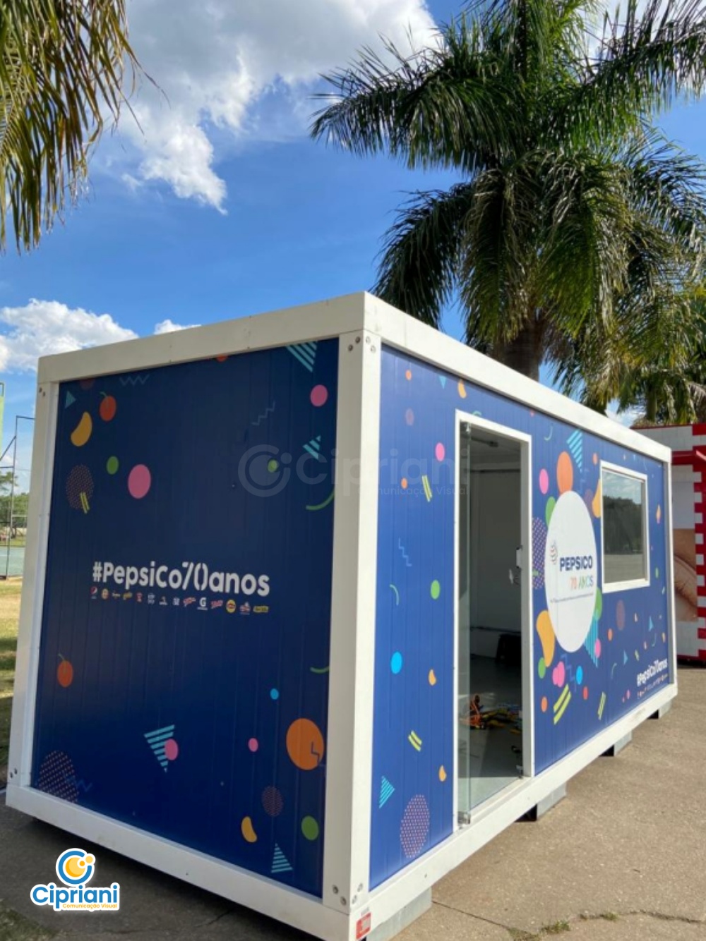 Adesivo para Stand Container nas cores Azul e Laranja 2 Imagem Adesivo para Stand Container nas cores Azul e Laranja 2 Imagem