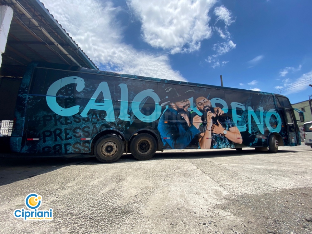 Adesivo para Veículo Ônibus de Cantor Sertanejo Azul e Preto 1 Imagem Adesivo para Veículo Ônibus de Cantor Sertanejo Azul e Preto 1 Imagem