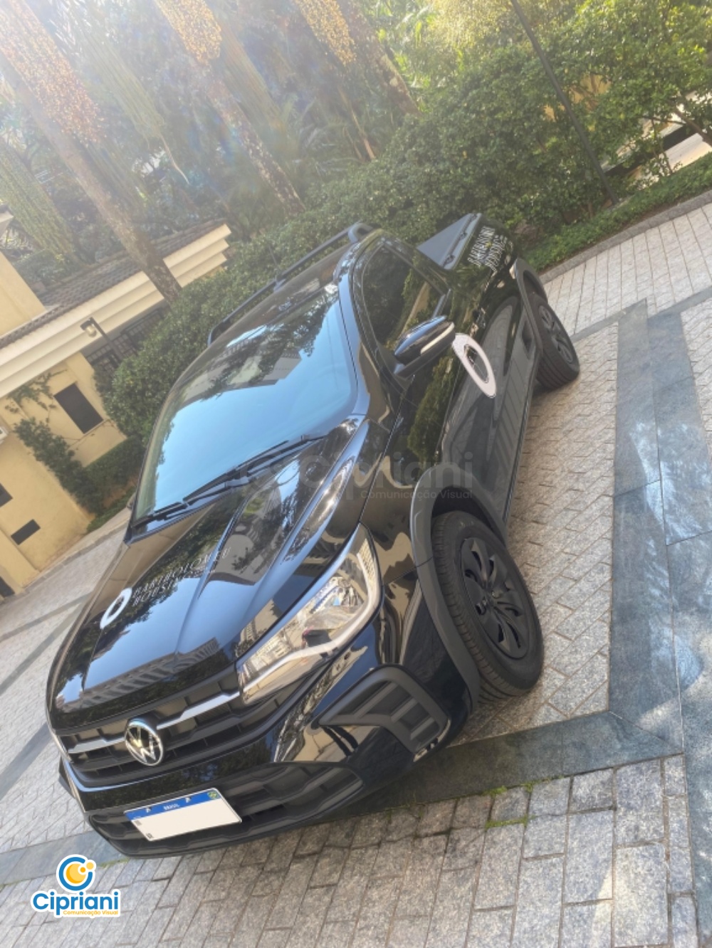 Adesivo para Veículo Saveiro Preta Vazado Preto e Branco 4 Imagem Adesivo para Veículo Saveiro Preta Vazado Preto e Branco 4 Imagem
