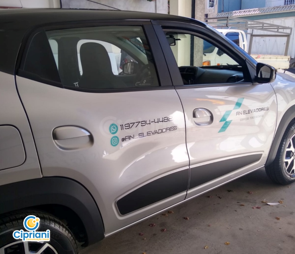 Adesivo para Veículo Sem Fundo em Carro Cinza Prata e Azul 1 Imagem Adesivo para Veículo Sem Fundo em Carro Cinza Prata e Azul 1 Imagem