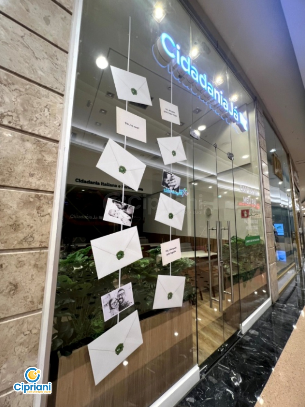 Adesivo para Vitrine Dia dos Pais Branco e Verde, Saiba Mais 1 Imagem Adesivo para Vitrine Dia dos Pais Branco e Verde, Saiba Mais 1 Imagem