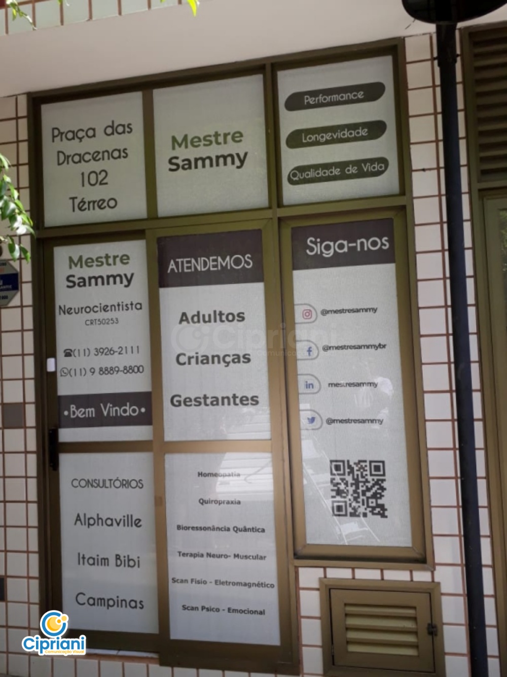 Adesivos Perfurados nas cores Branco e Colorido, Saiba Mais 3 Imagem Adesivos Perfurados nas cores Branco e Colorido, Saiba Mais 3 Imagem