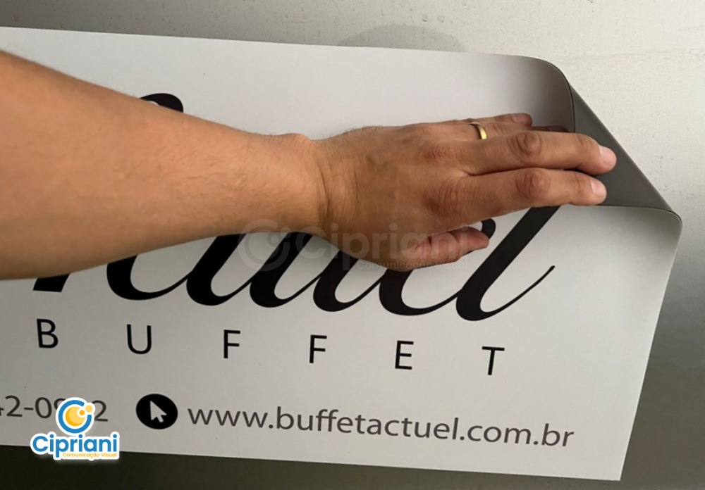 Imãs com Logo em Branco e Preto, Compre Online Agora 1 Imagem Imãs com Logo em Branco e Preto, Compre Online Agora 1 Imagem
