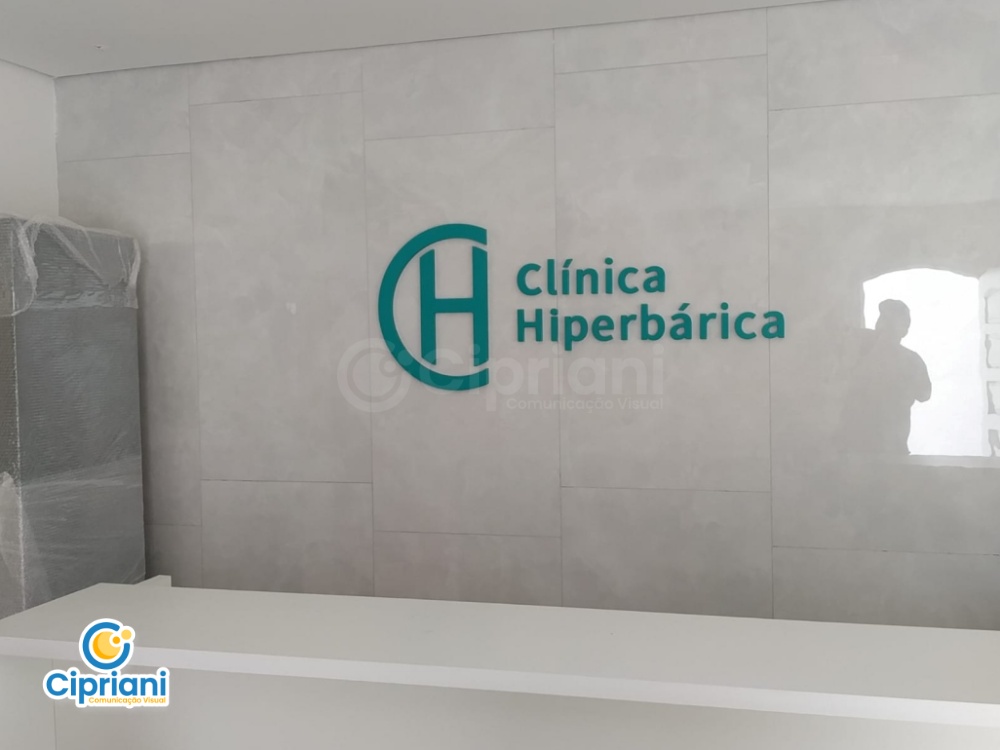Logo em PVC para Clínica Cinza e Verde, Preço e Prazo 2 Imagem Logo em PVC para Clínica Cinza e Verde, Preço e Prazo 2 Imagem