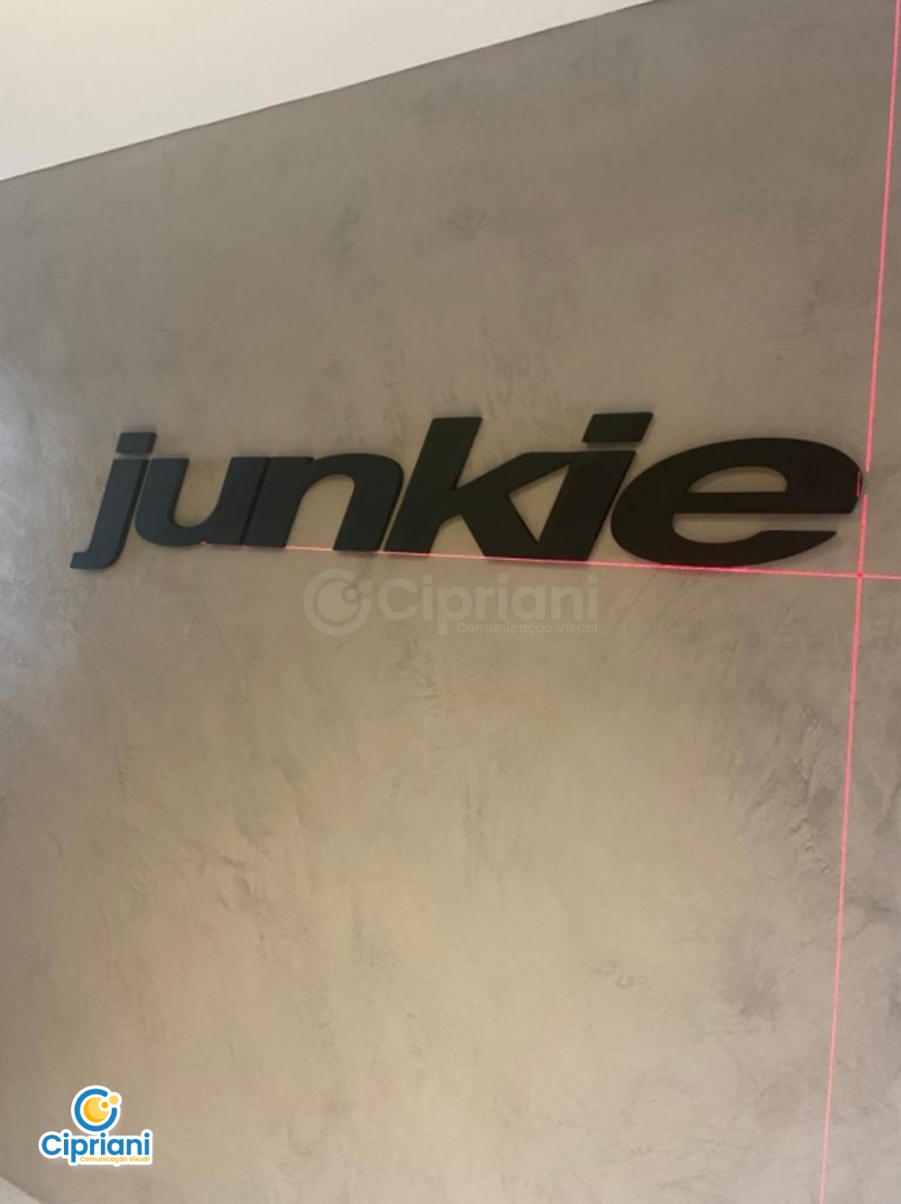 Logo em PVC Parede Cinza Preto e Cinza, Saiba Mais 2 Imagem Logo em PVC Parede Cinza Preto e Cinza, Saiba Mais 2 Imagem