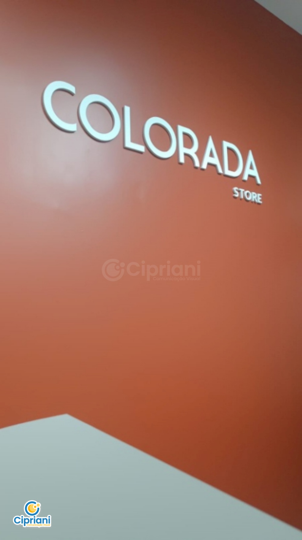 Logotipo PVC para Parede Laranja e Branco, Preço e Prazo 1 Imagem Logotipo PVC para Parede Laranja e Branco, Preço e Prazo 1 Imagem
