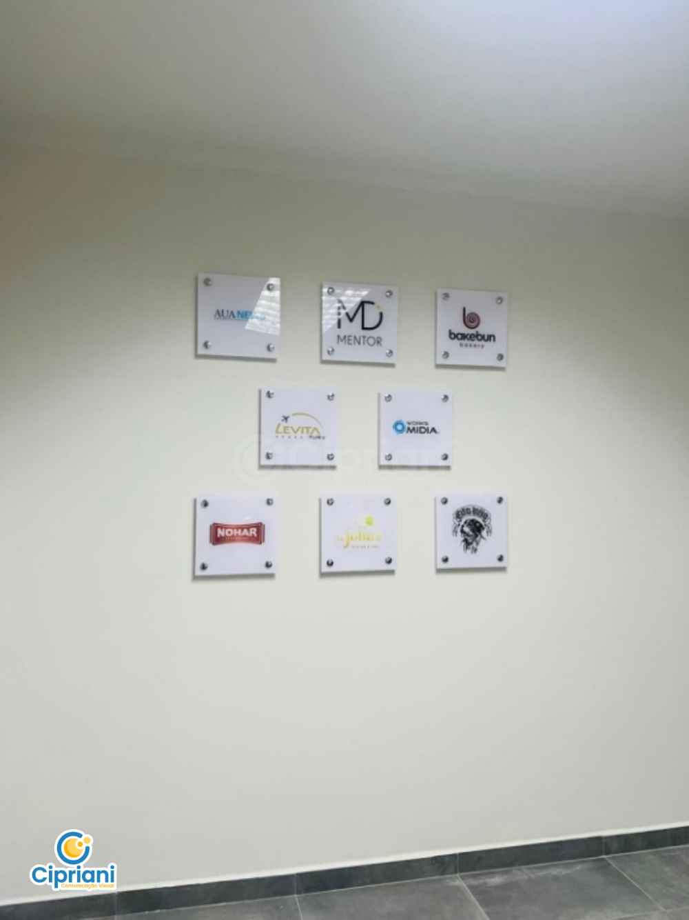 Painel de Quadros em Acrílico Colorido, Preço e Prazo 2 Imagem Painel de Quadros em Acrílico Colorido, Preço e Prazo 2 Imagem