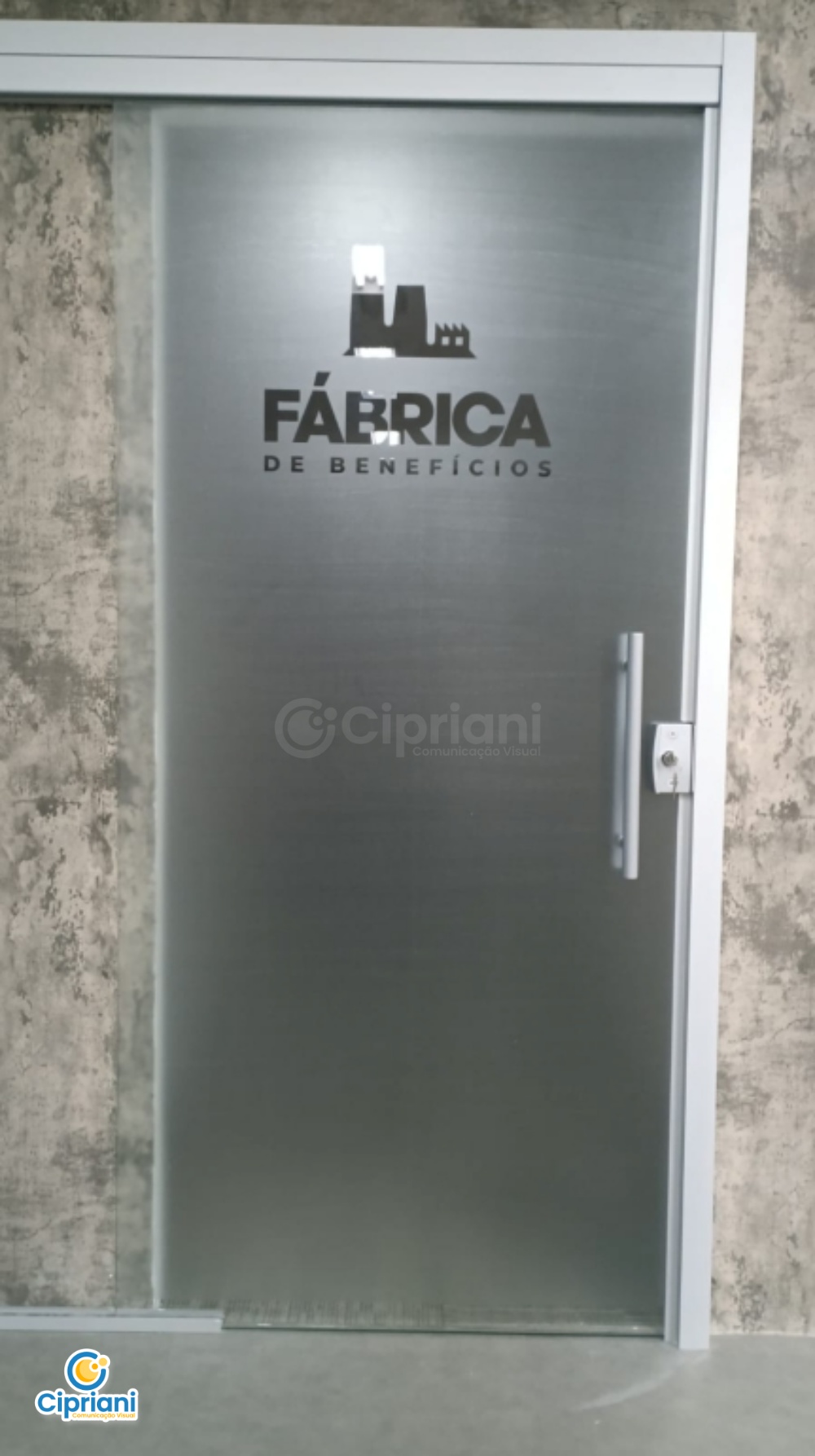 Película Jateada com Recorte de Logo Vazado 1 Imagem Película Jateada com Recorte de Logo Vazado 1 Imagem