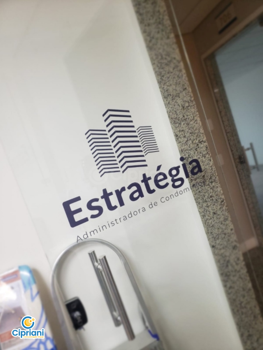 Placa de Acrílico Escritório Azul e Transparente, Orçamento 2 Imagem Placa de Acrílico Escritório Azul e Transparente, Orçamento 2 Imagem