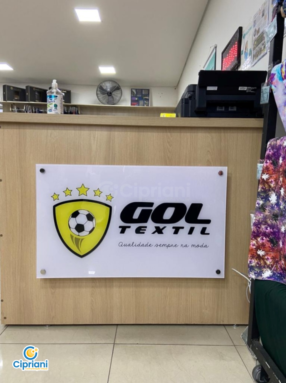 Placa de Acrílico para Balcão Amarelo e Preto, Veja Mais 1 Imagem Placa de Acrílico para Balcão Amarelo e Preto, Veja Mais 1 Imagem