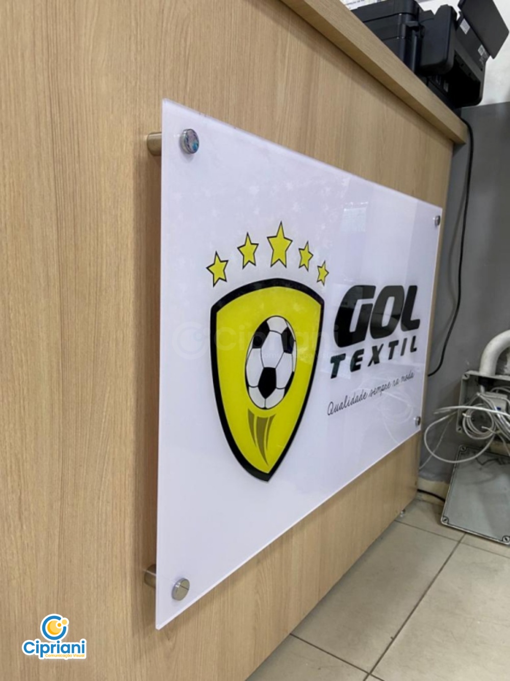 Placa de Acrílico para Balcão Amarelo e Preto, Veja Mais 2 Imagem Placa de Acrílico para Balcão Amarelo e Preto, Veja Mais 2 Imagem