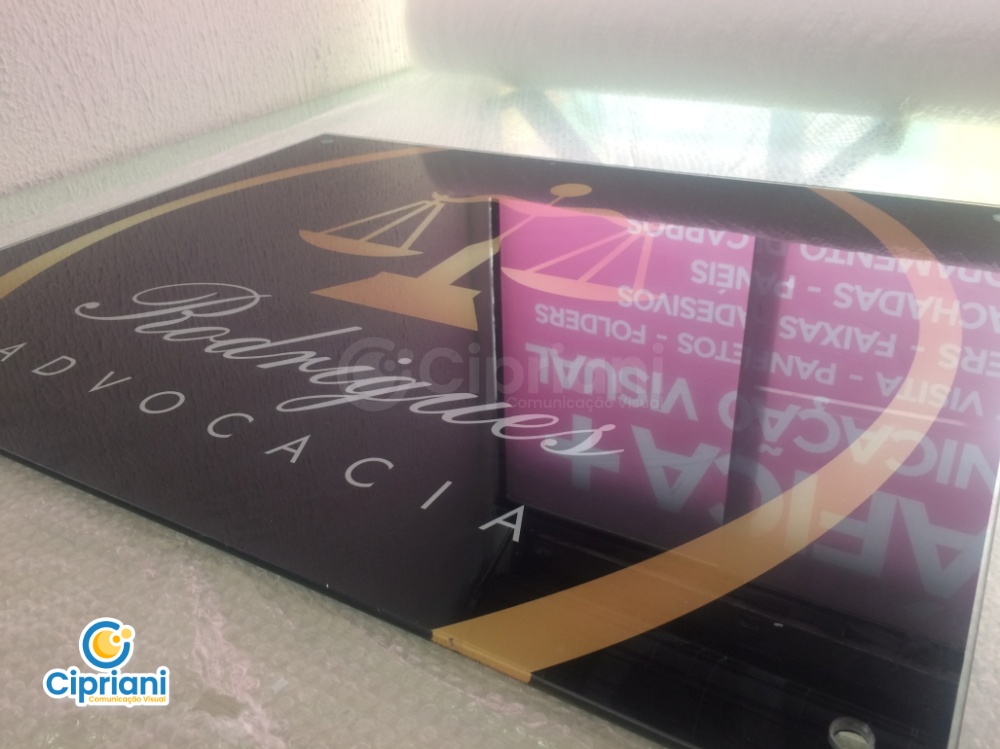 Placa de Vidro Advocacia Preto e Dourado, Preço e Prazo 1 Imagem Placa de Vidro Advocacia Preto e Dourado, Preço e Prazo 1 Imagem