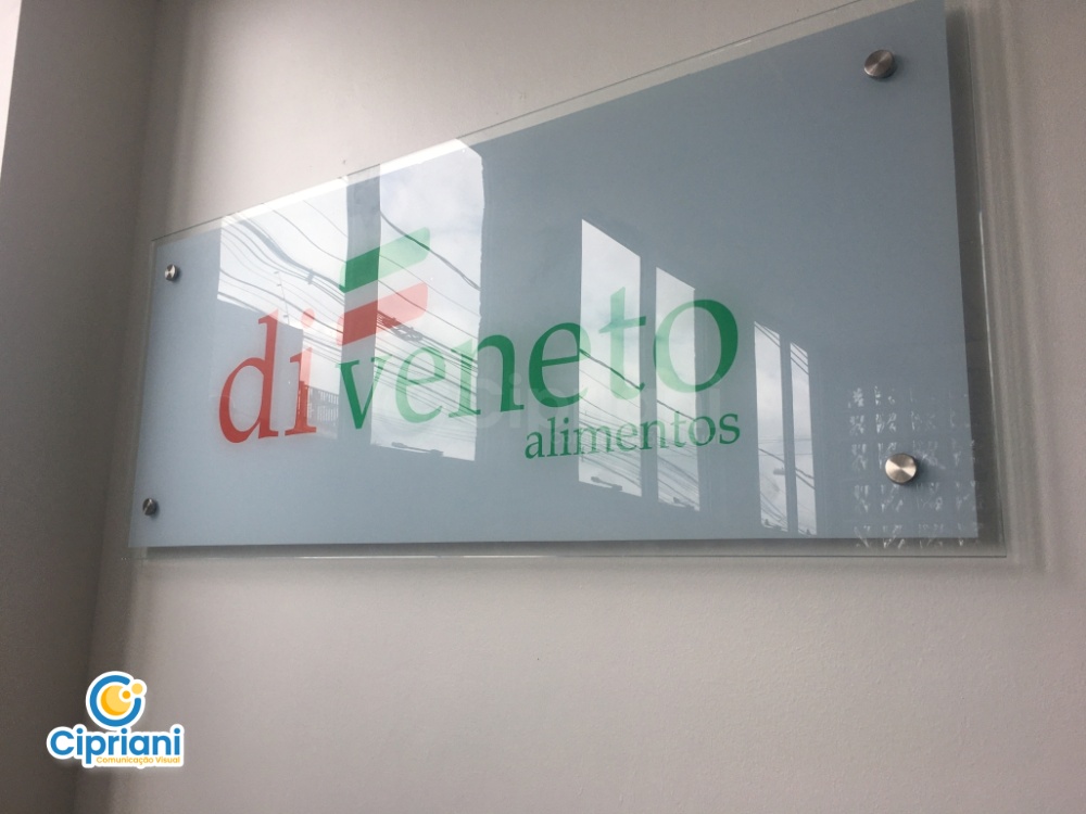 Placa de Vidro Branco Logo Verde e Laranja, Veja Mais 2 Imagem Placa de Vidro Branco Logo Verde e Laranja, Veja Mais 2 Imagem