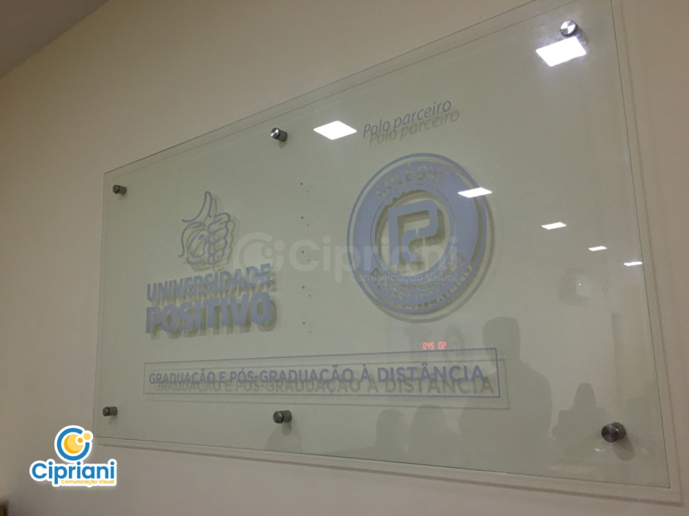 Placa de Vidro Logo Escola Cinza e Fosco, Orçamento Rápido 2 Imagem Placa de Vidro Logo Escola Cinza e Fosco, Orçamento Rápido 2 Imagem