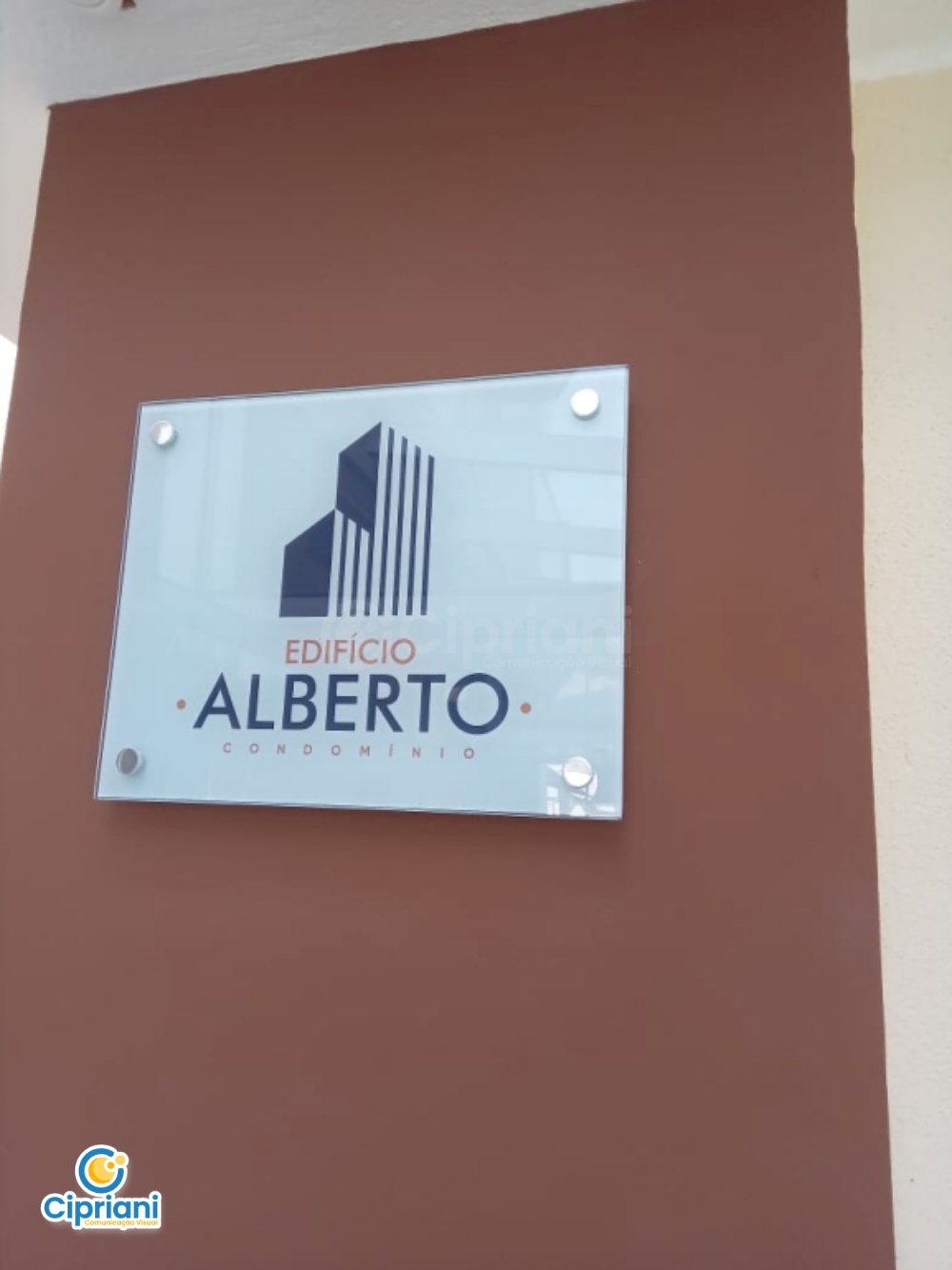 Placa de Vidro para Prédio Cinza e Laranja, Compre Já 1 Imagem Placa de Vidro para Prédio Cinza e Laranja, Compre Já 1 Imagem