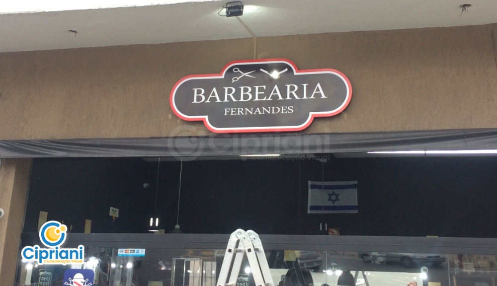 Placas Fachada de Barbearia PVC Preto e Vermelho, Saiba Mais 2 Imagem Placas Fachada de Barbearia PVC Preto e Vermelho, Saiba Mais 2 Imagem