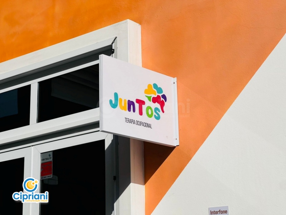 Placas PVC com Logotipo Lateral Colorido, Preço e Prazo 1 Imagem Placas PVC com Logotipo Lateral Colorido, Preço e Prazo 1 Imagem