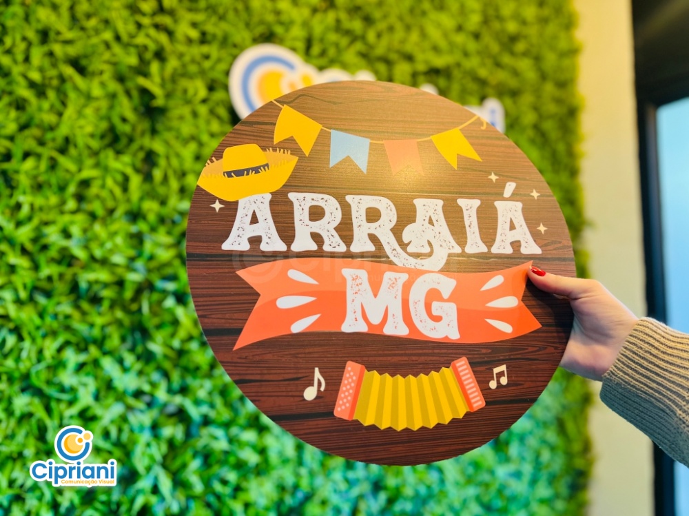 Placas Redonda Tipo Mobli em PS Amarelo e Marrom | Projetos Cipriani Comunicação Visual