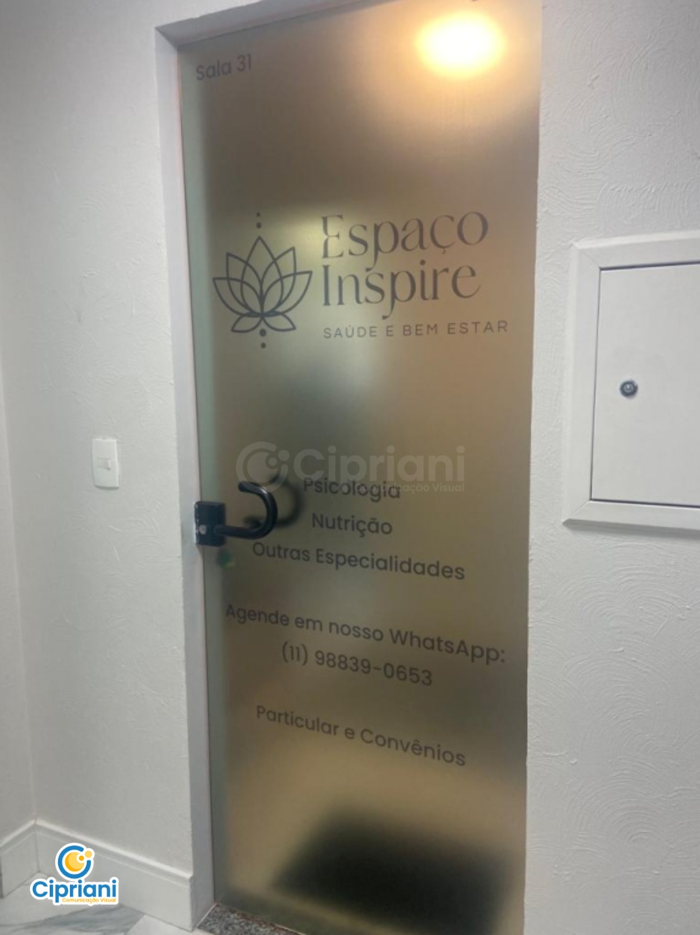 Porta de Sala de Estética com Película Jateada, Orçamento 1 Imagem Porta de Sala de Estética com Película Jateada, Orçamento 1 Imagem